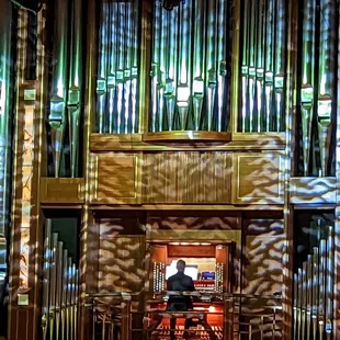 Impressive Lay Organ