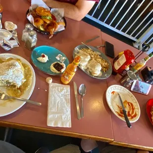 Cheese Burger Plate
 Full Stack Pancakes
 Full Order of Biscuits and Gravy
 Breakfast Burrito