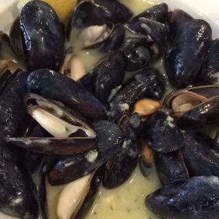 Mussels in Garlic Sauce
