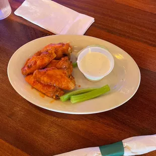 fried chicken wings, fried chicken, bbq wings, bbq chicken, chicken wings, chicken, poultry, food, chicken wings and fried chicken