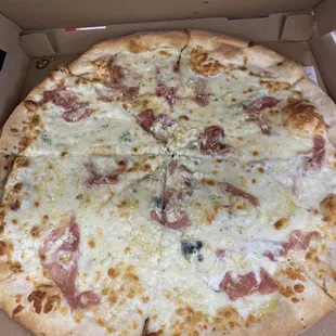 4-Cheese Prosciutto de Parma Pizza