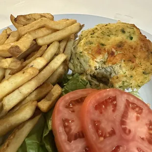 Crab cake with fries