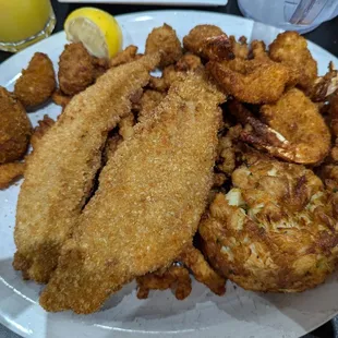 Fried seafood combo platter. Lots and lots of delicious food.