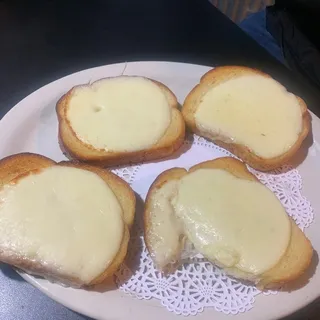 Garlic Bread with Cheese Basket