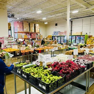 Mo's Tropical Market