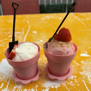 Single scoops in cups one with peanut shavings one without