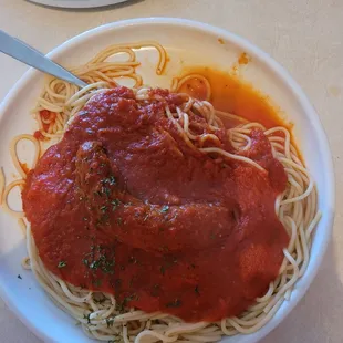 a plate of spaghetti and sauce