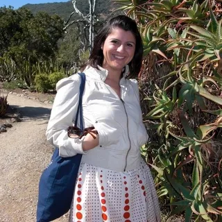 Julie V.