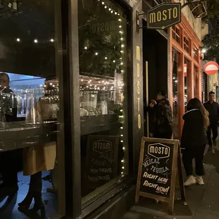 the outside of the restaurant