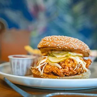 a chicken sandwich on a plate
