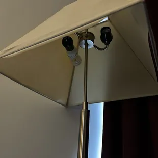 lamp that wouldn't turn on and was missing a lightbulb
