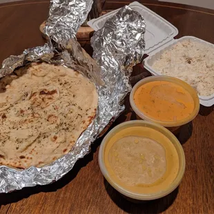 Garlic Naan 4/5, Shahi Korma w chicken 5/5, paneer Tikka Masala 5/5