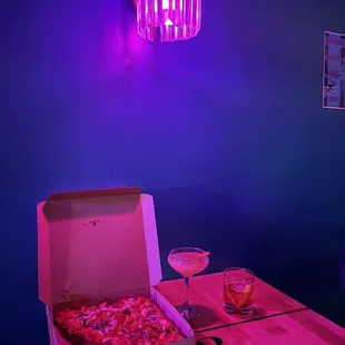 We ate Chicken Tikka pizza with our drinks