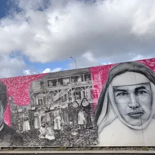 The mural shown represents Kaka'ako's growth