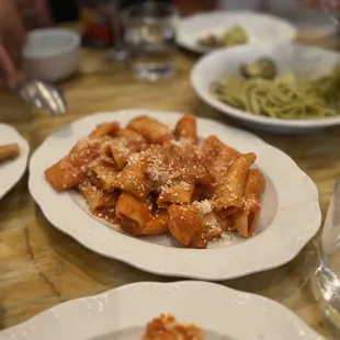 RIGATONI ALL'AMATRICIANA:  guanciale, salsa di pomodoro, pecorino romano DOP