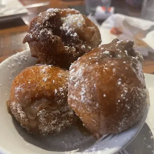 Bread Pudding Beignets 5/5 so perfect to end a meal!