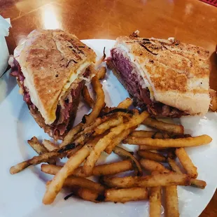 I combined the Celtic and the Reuben sandwiches and it was perfection! Even better the next day. Highly recommend!