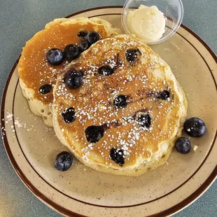 This place is awesome! A real American diner. The pancakes are DIVINE, and the server was sweet and fast.