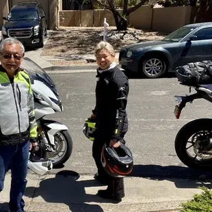 The whole family rides ~