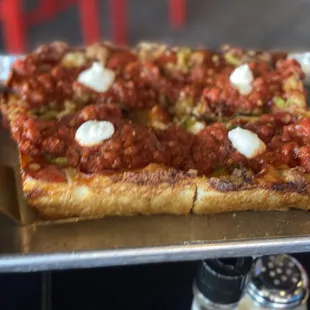 The Motown Supreme Pizza 4 cylinder close up