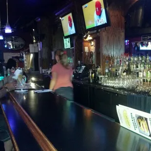 Fun place to shoot pool, play darts, Juke box music, n cool atmosphere to relax in n have drink while u here...Peace...