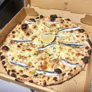 Clam pie with white anchovy added. A polarizing choice but if you are into fishy and tangy, this is the one.