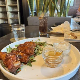 food, chicken wings and fried chicken