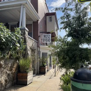 a sidewalk in front of a house