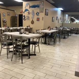 Great vibe, plenty of seating.