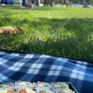 Smoked salmon roll (philly roll)