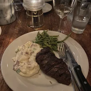 8 oz filet mignon dinner deal with 2 sides