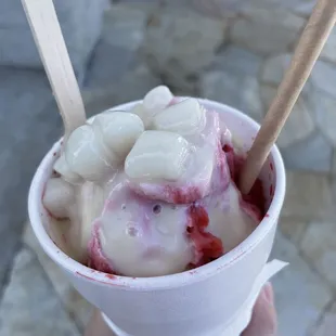 Regular shave ice with mochi and snow cap