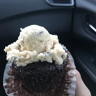 Cookie dough chocolate cup cake