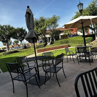 Beautiful outside dining area &amp; w/ umbrellas .