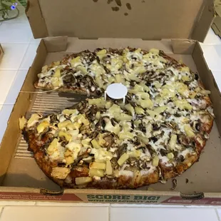 Perfectly incredible pineapple, mushroom pizza!