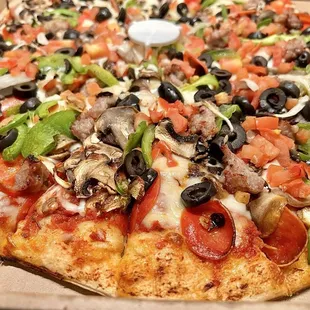 The McKinley (Large). Your classic combination pizza with plenty of topping coverage. Loved it, highly recommend.