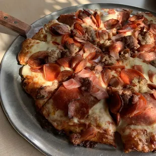 Small Pikes Peak Specialty Pizza (10" - 10 Slices) $20.99, yummy 7.0/10