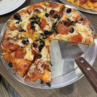 Black olive, mushroom and pepperoni-small