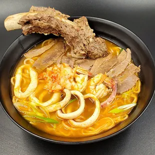 Deluxe - All Topping Noodle (Served Beef Ribs &amp; Sliced Brisket &amp; Large Shrimps &amp; Seafood Assortments)