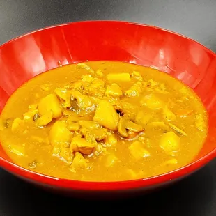 Home-made Curry with Rice (Served with chicken - Vegetarian and noodle option available)