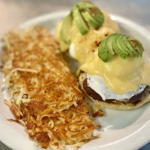 eggs benedict and hash browns