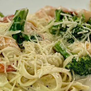 shrimp and broccoli pasta