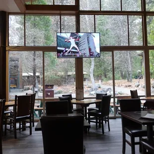 Plenty of tables available around 4:30pm