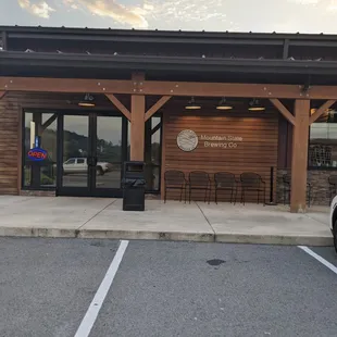 Entrance to Mountain State Brewing