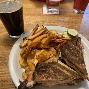 Tempeh Reuben w/house made chips