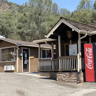 Mountain Trail Lodge office. No help to be found.