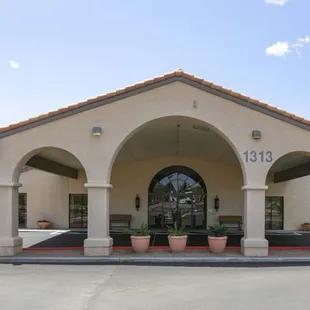 Our welcoming smiles will tell you that Mountain View Care Center of Tucson is a place to regain your strength and mobility