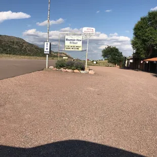 Entrance road sign