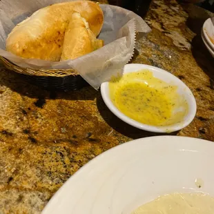 Bread a garlic chitter cream