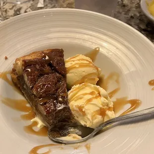 Pecan pie and ice cream